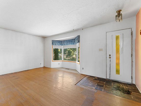 4th image of 12352 Saint Albert Trl NW