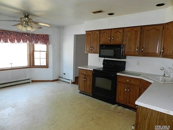 2nd image of 15 Sherwood Ct