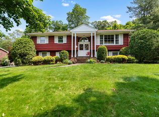75 W Sheffield St, Oakland, NJ 07436