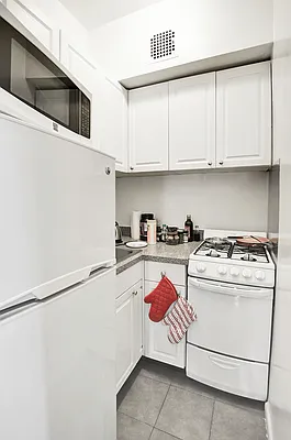 Rented by Bond New York | media 9