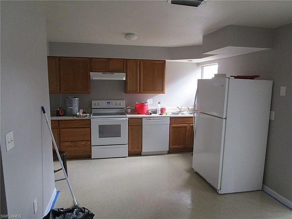 2nd image of 1448 SE 12th St