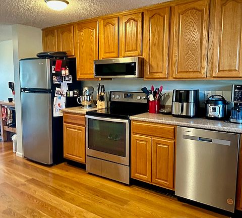 5th image of 947 Fox Hollow Dr