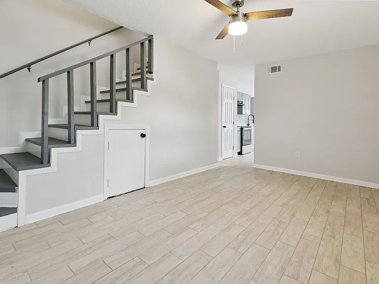 1116 Tallow Tree Ln #9 — Photo 1