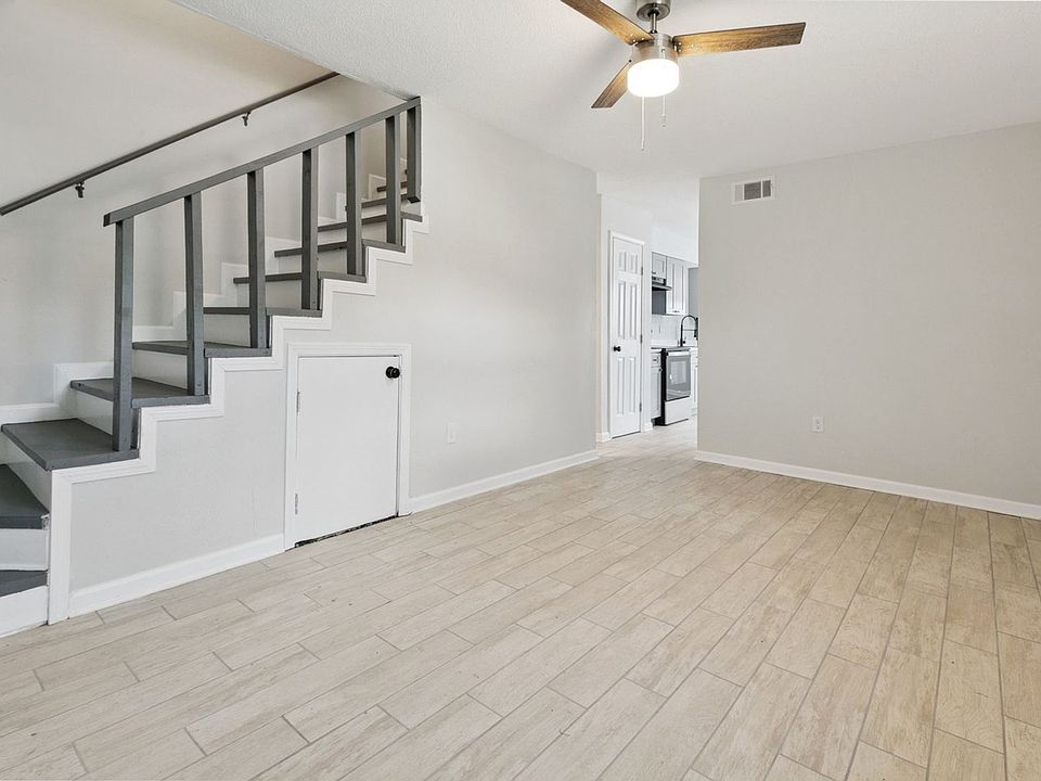 1st image of 1116 Tallow Tree Ln APT 9