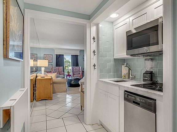 5th image of 400 Beach Rd APT 117