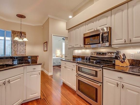 3rd image of 3970 Shamrock Dr