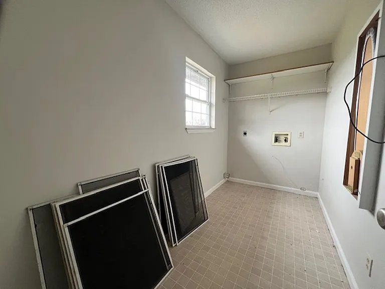 1403 Broadview Cir — Photo 8