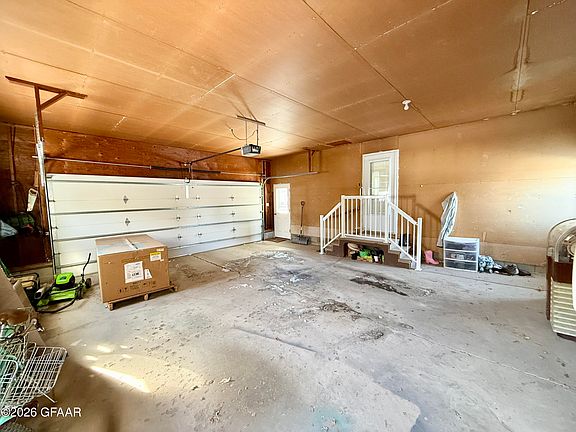 2nd image of 119 14th Ave