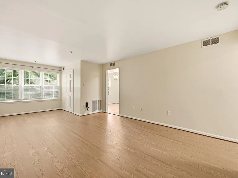 2505 McVeary Ct #11D — Photo 16