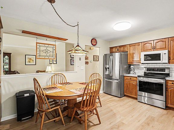 3rd image of 39714 Timberlane Dr