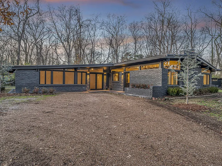 4601 Dustin Ln — Photo 1
