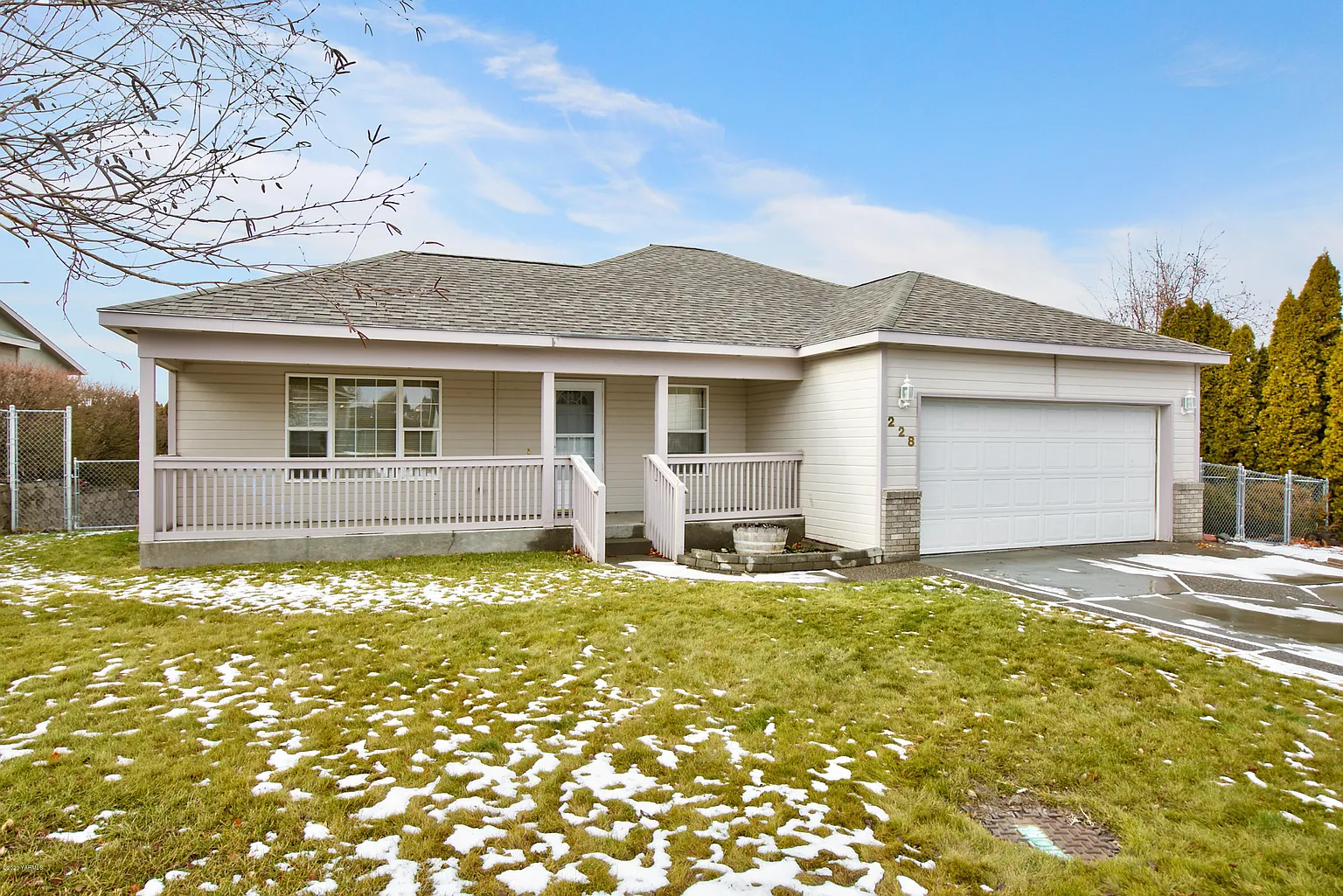 228 Joyce Pl photo 1