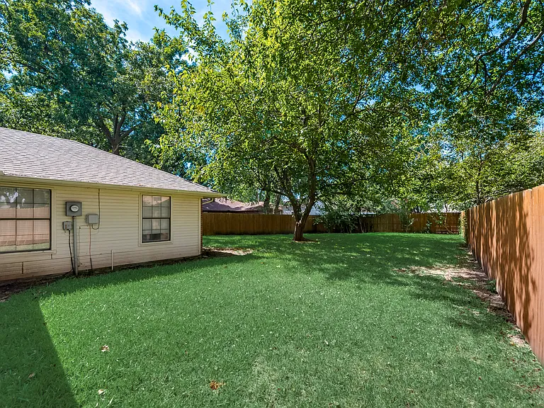 406 Dogwood Trl — Photo 20