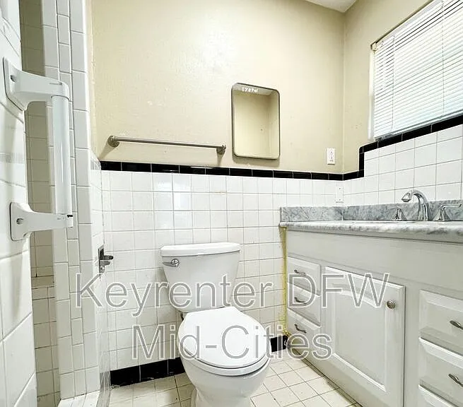 313 Robinhood Dr — Photo 16
