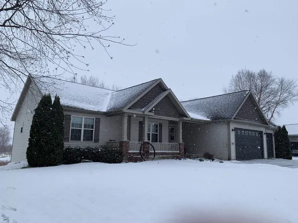 412 Vista Cir, Columbus, WI 53925