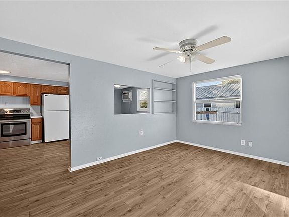 5th image of 559 Clark St