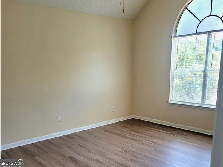 5774 Colonnade Dr — Photo 8