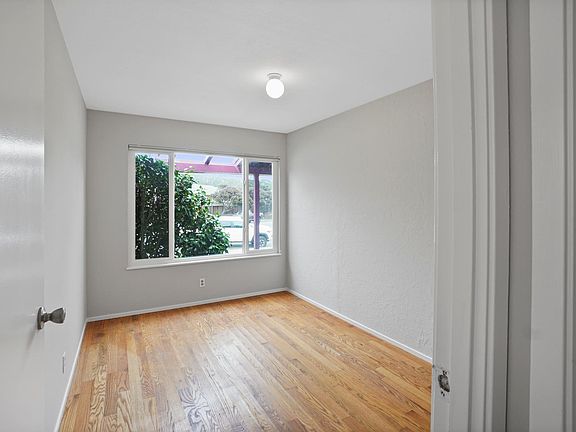 3rd image of 301 Shelter Cove Dr