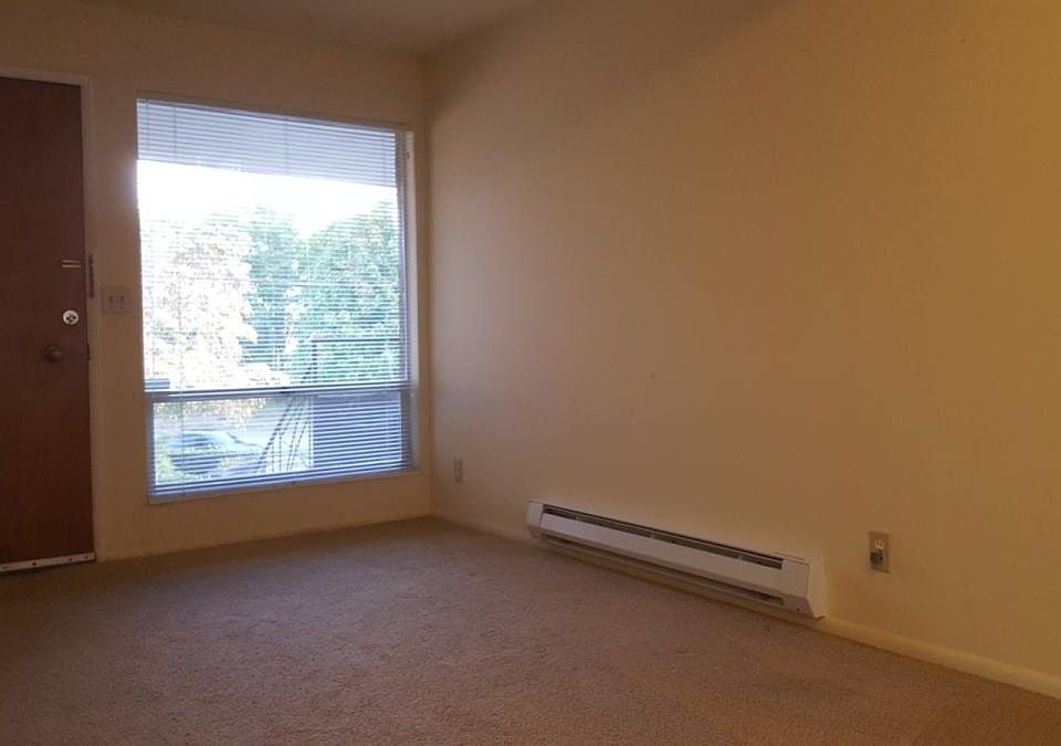 Living room w/ natural light