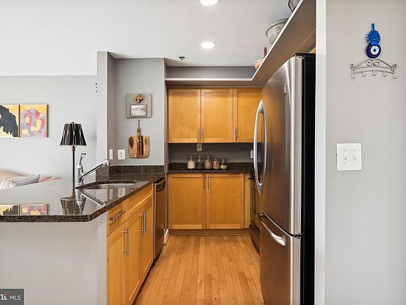 5th image of 7500 Woodmont Ave #S1212