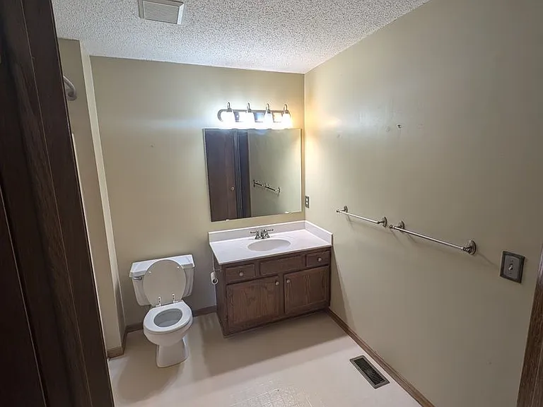 2583 Bedford Ct — Photo 14