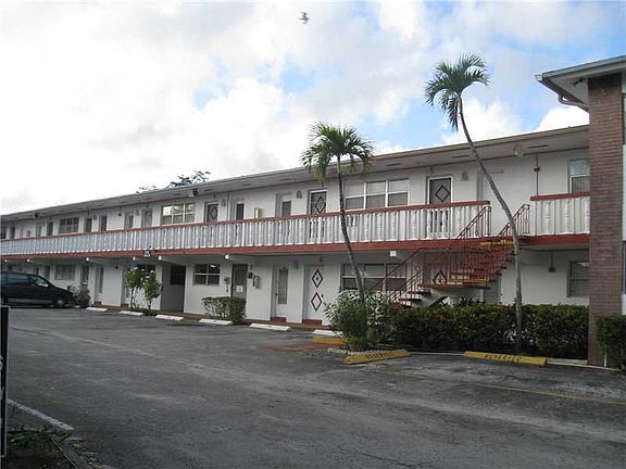 4th image of 245 NE 191st St APT 3011