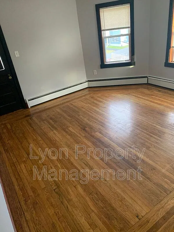 2 bed, 1.0 bath, $1,525 — Photo 4