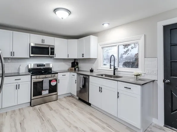 52 Wellington Ave, Chicopee, MA 01020