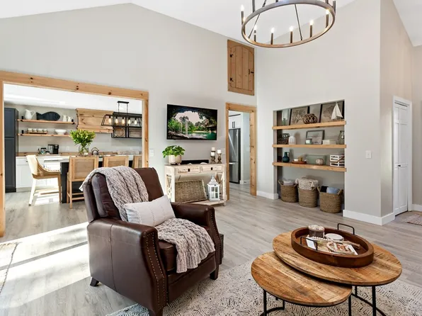 4 Beachwood Rd, Bourne, MA 02532