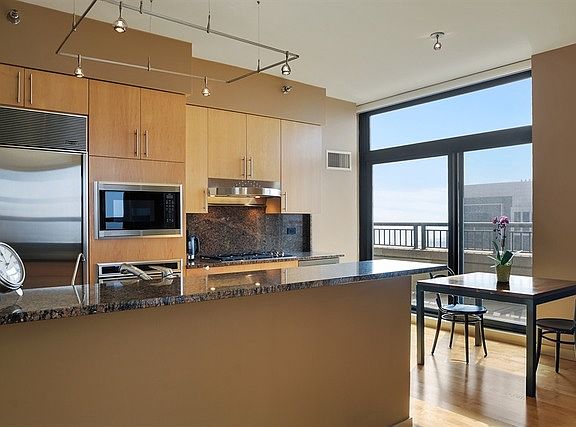 4th image of 1160 S Michigan Ave APT 4002