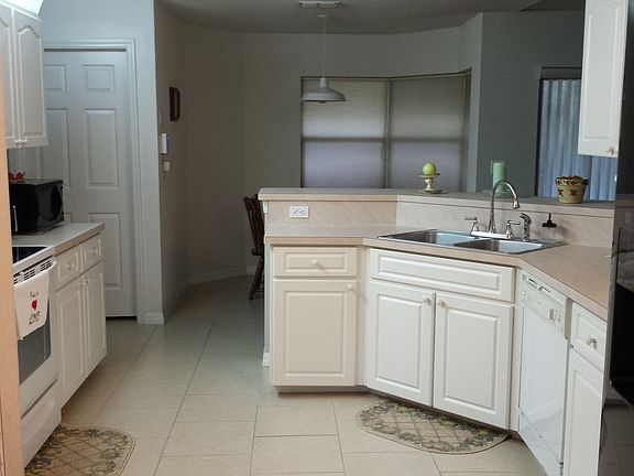 Kitchen/breakfast nook