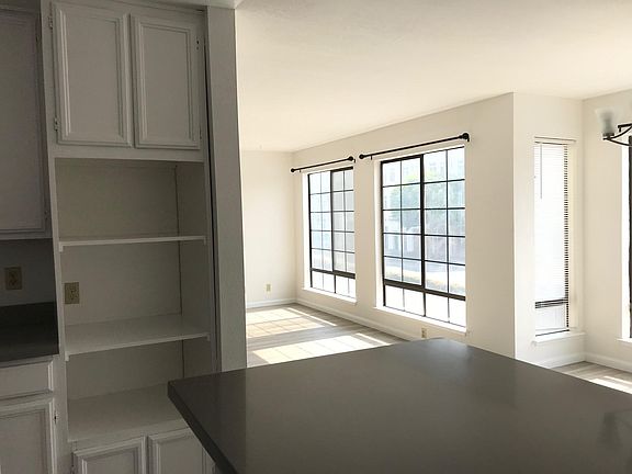 2nd image of 2272 Lombard St APT 2