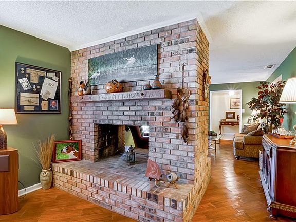 4th image of 475 Carrigan Ave
