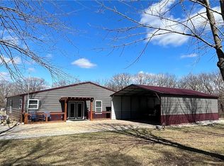 8822 Hilltop Rd, Ozawkie, KS 66070