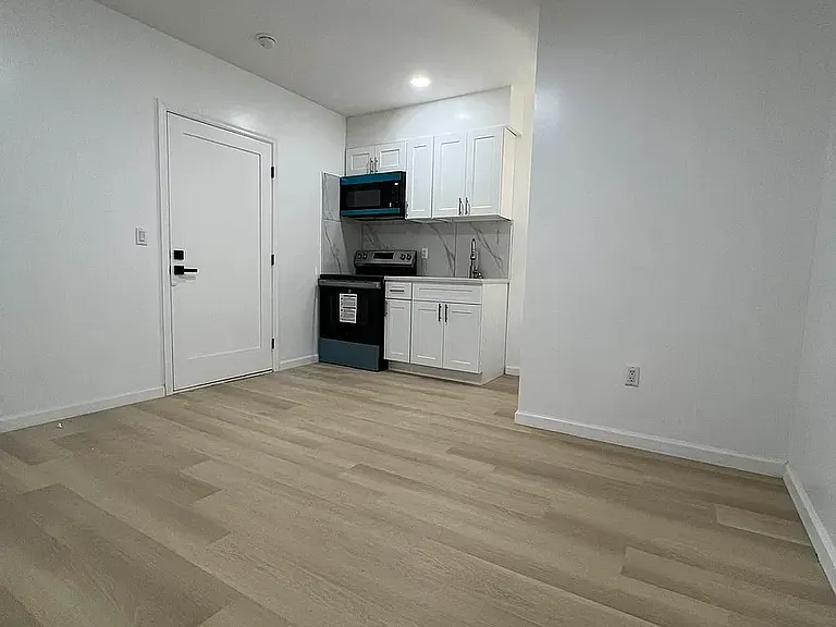 16-91 Linden St #3 — Photo 4