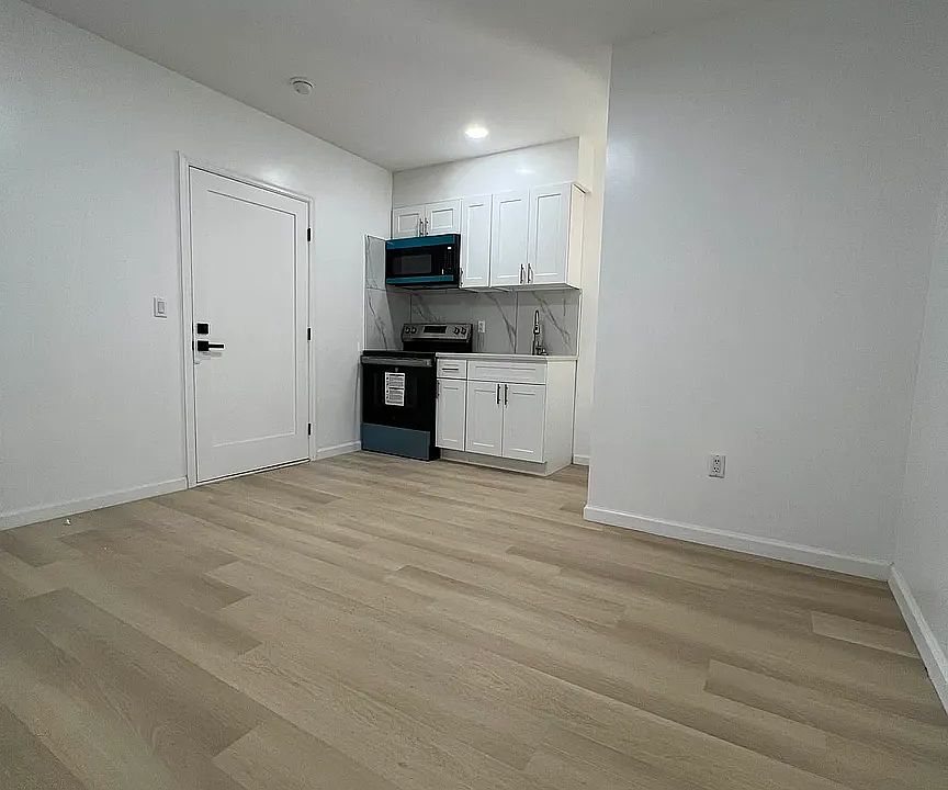 Building Photo 4