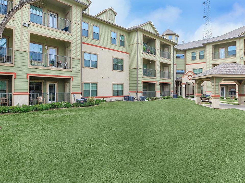 2nd image of 200 W Yoakum Ave #1