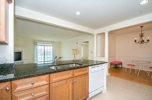 4th image of 1326 Emerald Ct