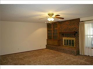 4th image of 10425 Leicester Dr