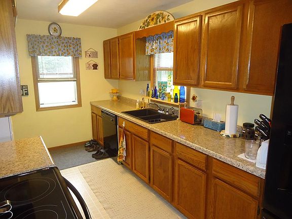 4th image of 225022 Lakeshore Dr