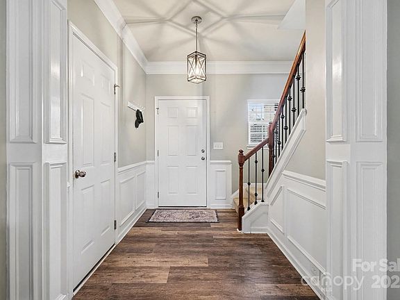 5th image of 737 Centennial St