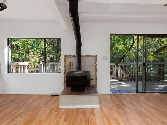 5th image of 33 Woodwardia Ave
