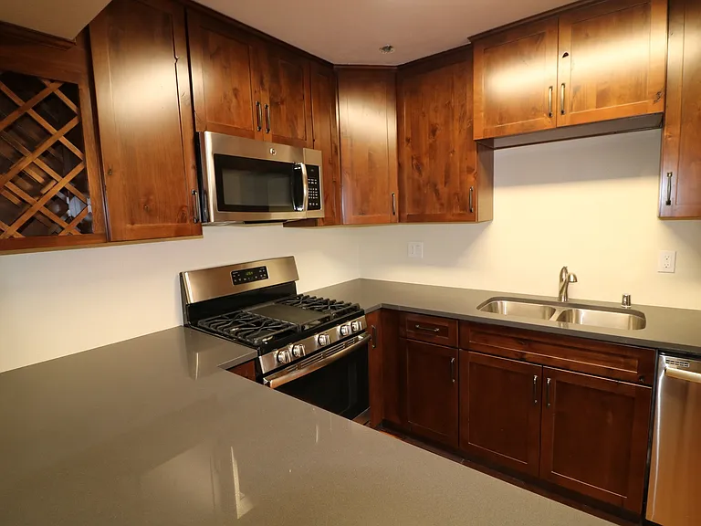 4425 Whitsett Ave #213 — Photo 15
