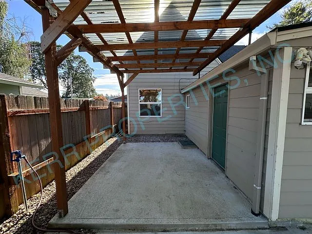 343 NW Zobrist St — Photo 16