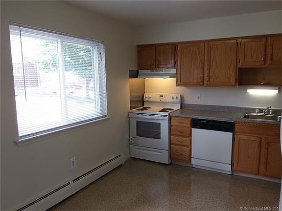 3rd image of 54 Richmond Ave APT 2