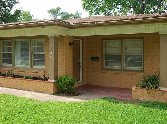 2nd image of 2106 Evergreen Ln