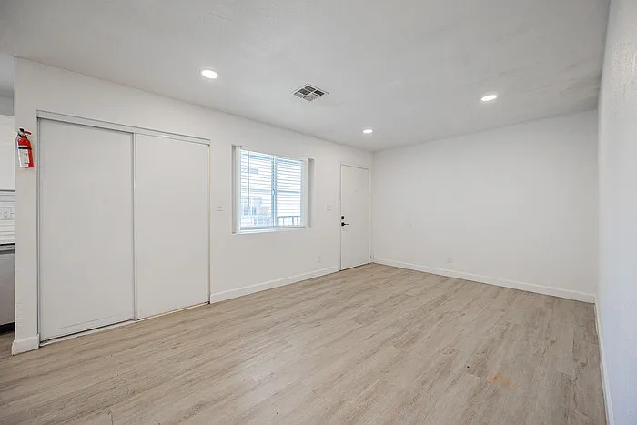 719 N 12th Ave #4 — Photo 7