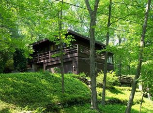 8 Stuart Ln, Katonah, NY 10536