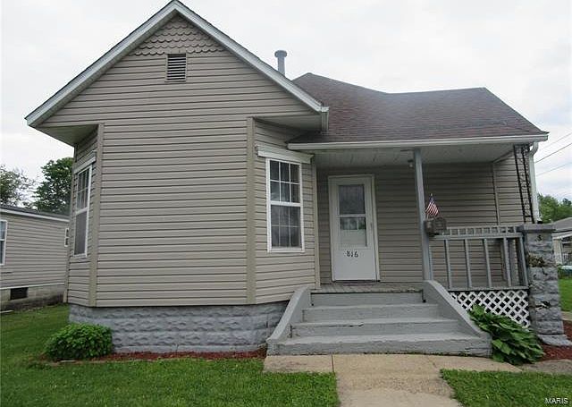1st image of 816 N Hibbard St