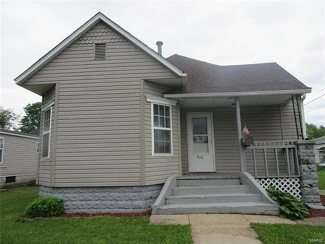 816 N Hibbard St photo 1
